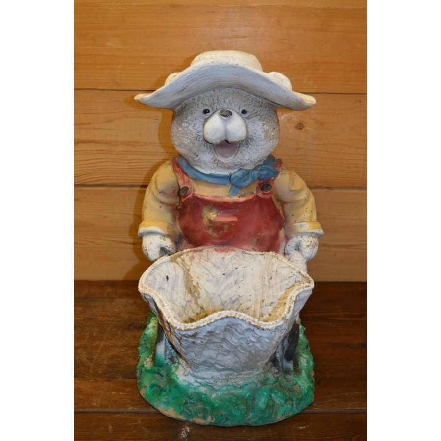 Vintage polyester tuinbeeld van een beer met kruiwagen als plantenbak-2