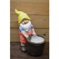 thumb-Kabouterbeeld met houten ton als plantenbak voor binnen-1