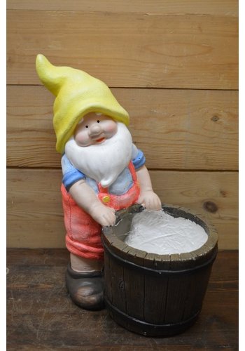 Kabouter met ton plantenbak 