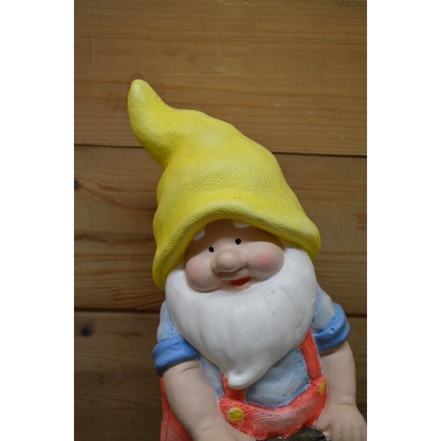 Kabouterbeeld met houten ton als plantenbak voor binnen-4