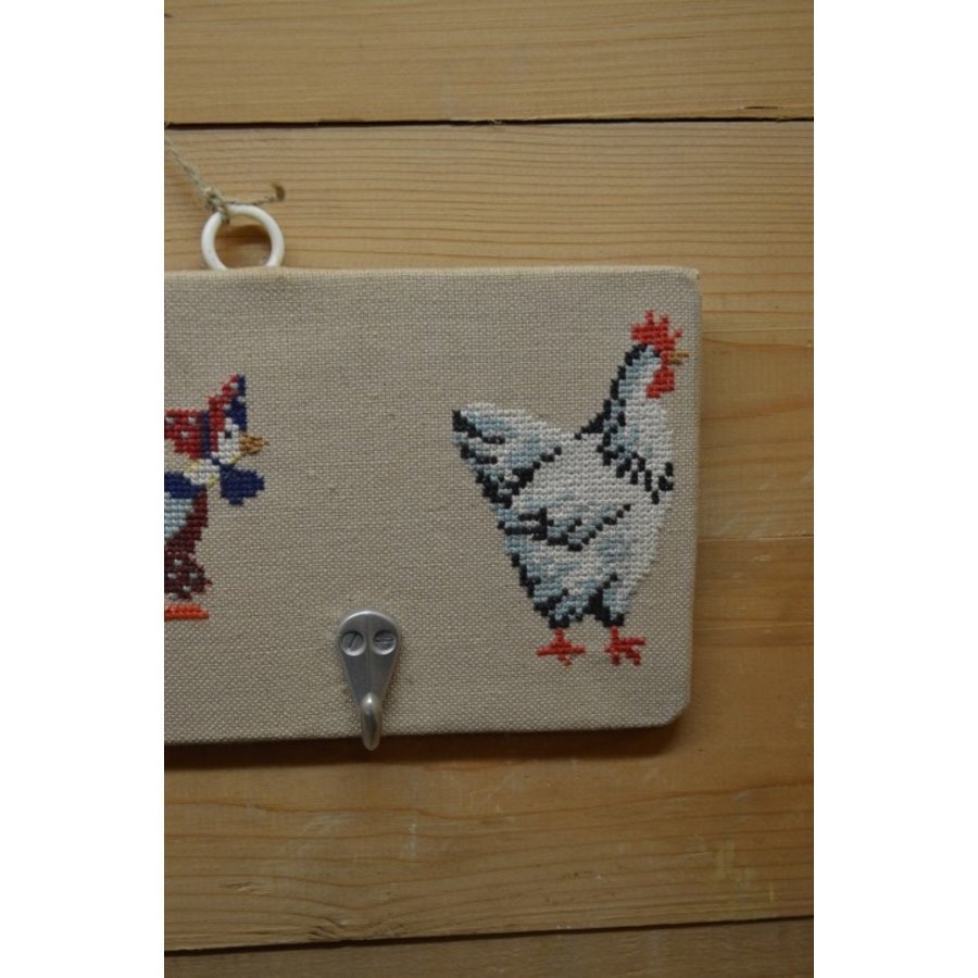 Kapstok voor kinderen geborduurd en vintage-4