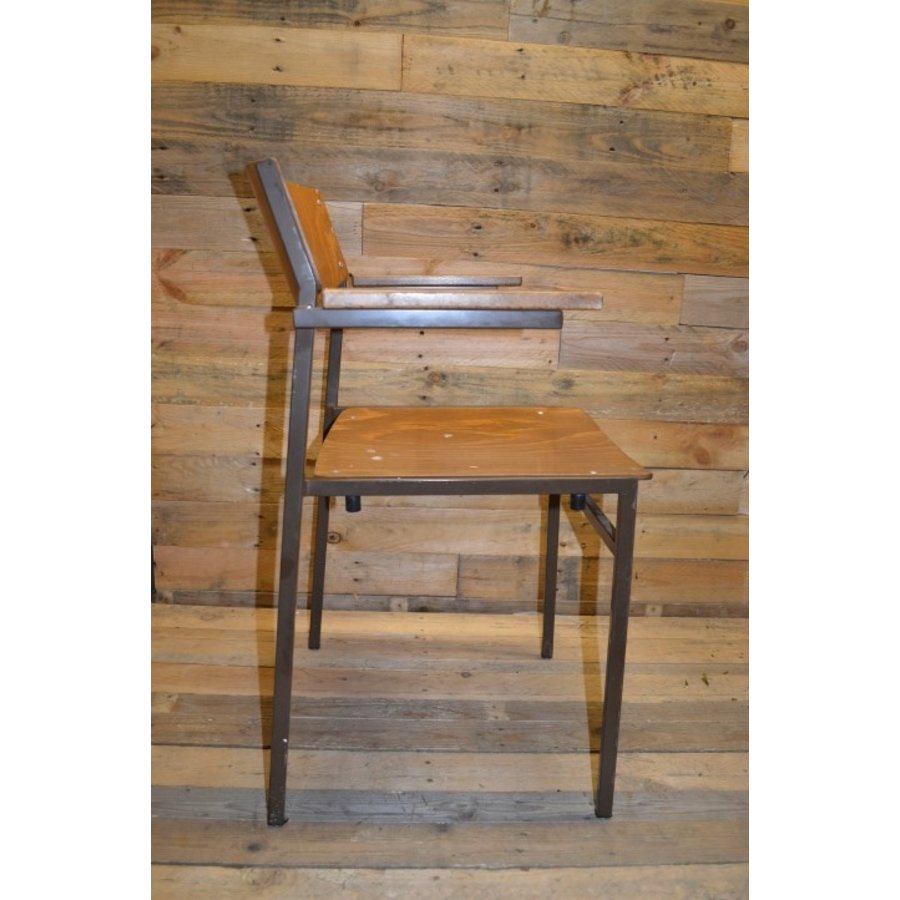 Retro armstoel met metalen frame en houten zitting-2