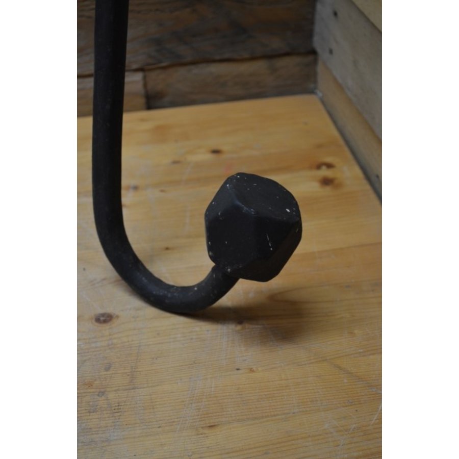 Smeedijzeren handvat van antieke handpomp-2