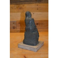 thumb-Verbronsd beeld van lezend meisje op muurtje – Geert Kunen-4