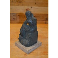 thumb-Verbronsd beeld van lezend meisje op muurtje – Geert Kunen-6