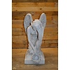 LoodsVol, Tuinbeelden Groot betonnen beeld van knielende engel met lauwerkrans