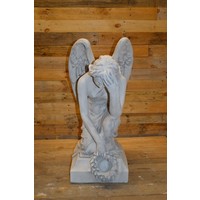 thumb-Groot betonnen beeld van knielende engel met lauwerkrans-1