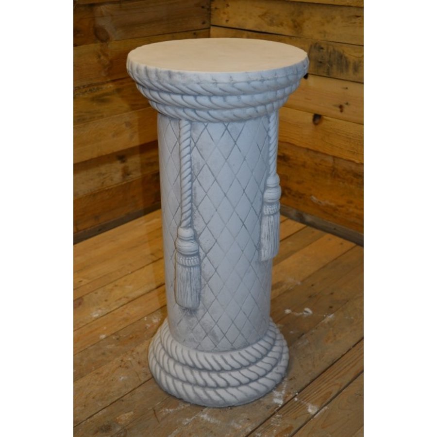 Betonnen ronde pilaar met koord en kwastjes – sokkel voor vaas of beeld-2