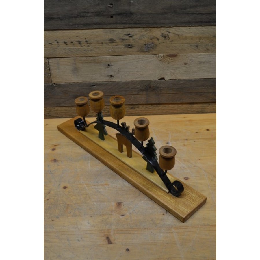 Kandelaar met houten figuurtjes en 5 houders-3