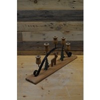 thumb-Decoratieve kandelaar van metaal en hout met figuurtjes en vijf houders-4