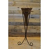 LoodsVol, Tweedehands Rotan mandje op metalen driepoot