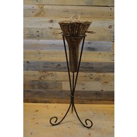 thumb-Rotan mandje op metalen driepoot-1