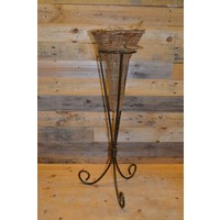 thumb-Driepoot met rotan mandje-3