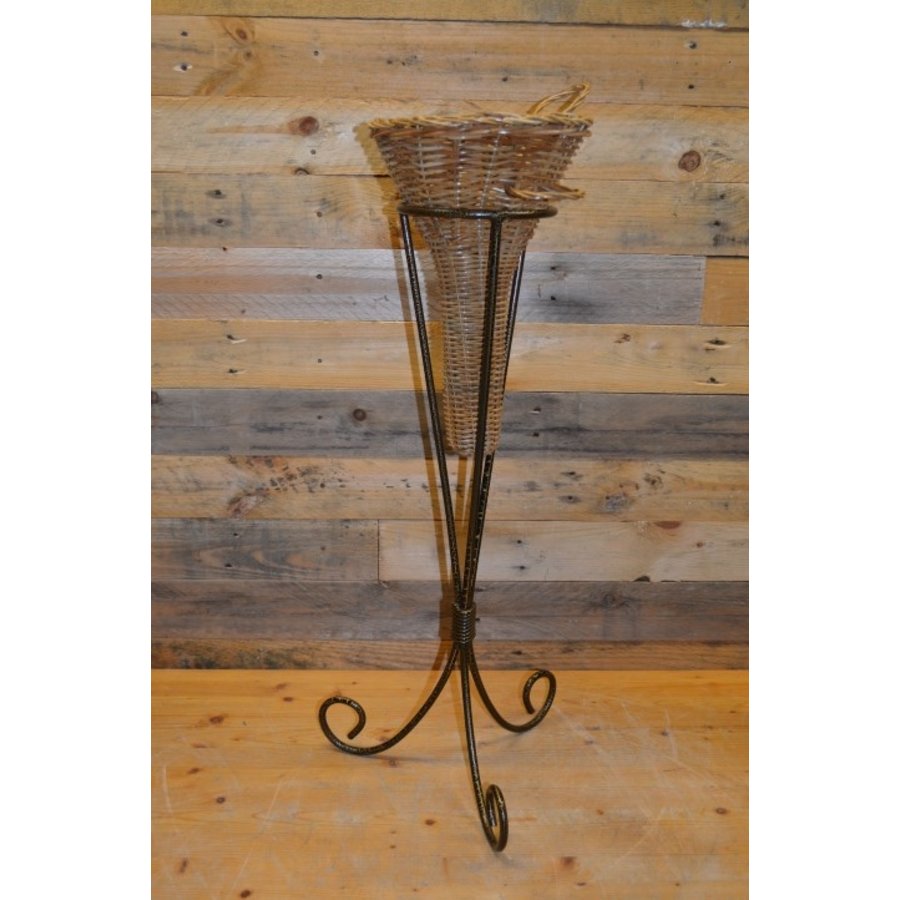 Driepoot met rotan mandje-3