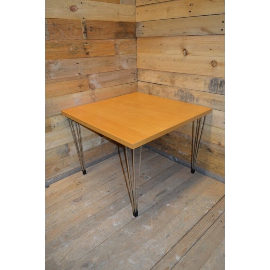 Fritz Hansen Pin-Age bijzettafel Arne Jacobsen-3