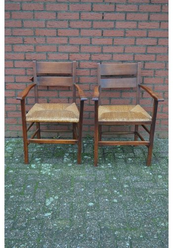 Oude armstoelen 
