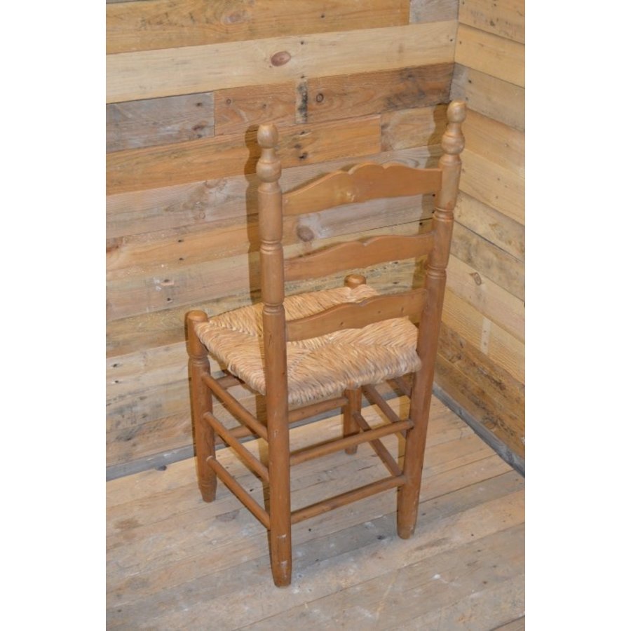 Oud houten keukenstoeltje met biezen zitting-3