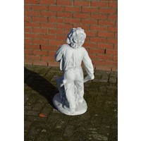 thumb-Betonnen tuinbeeld van jongen met kruiwagen – ook te gebruiken als bloembak-5