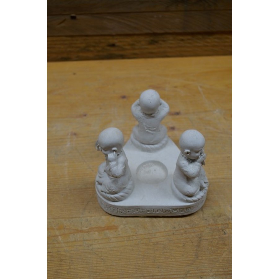 Betonnen beeld met drie boeddha’s – horen, zien en zwijgen – met waxinelichthouder-4