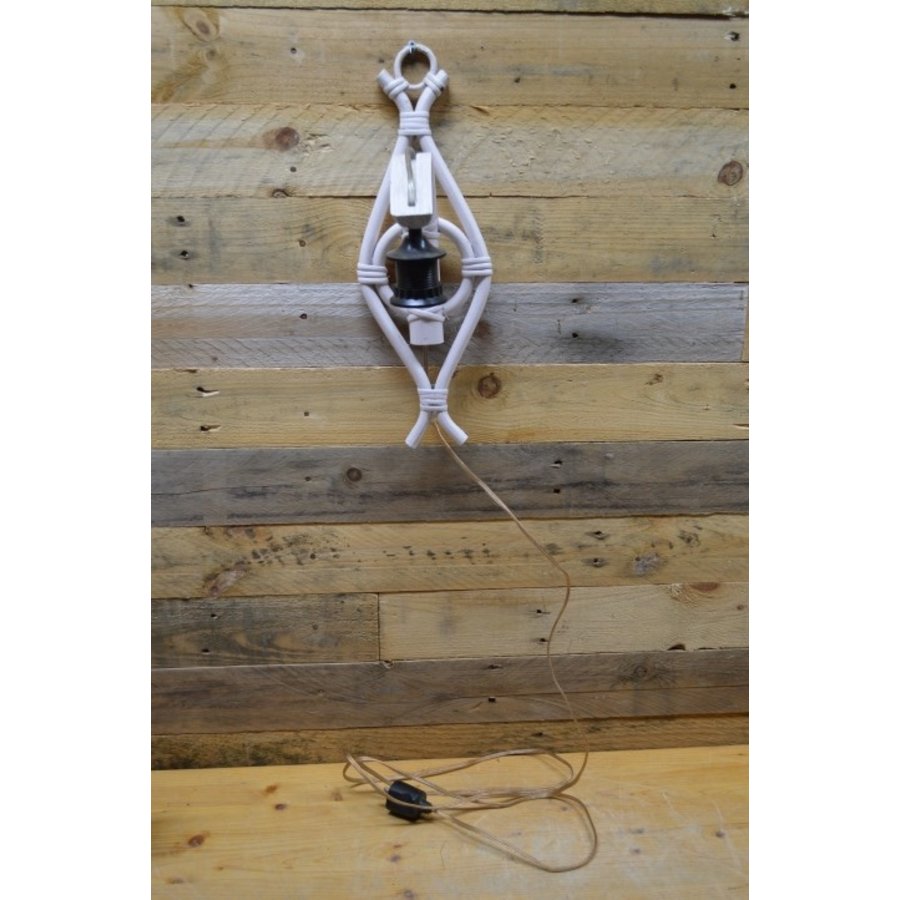 Wit geschilderde rotan wandlamp-2