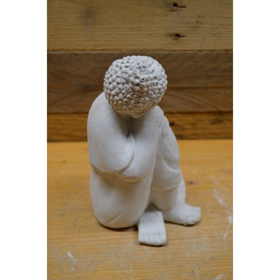 Betonnen Shiva Boeddha – symbool van welzijn en kennis – met herstelsporen-4