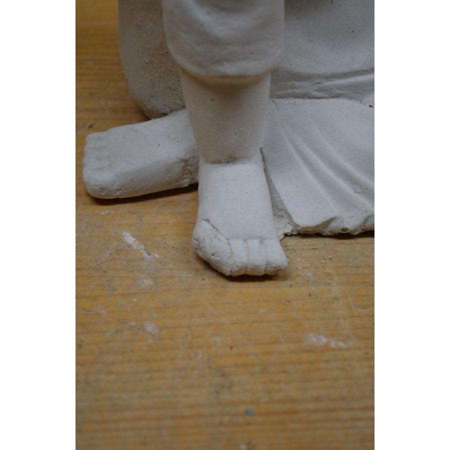 Betonnen Shiva Boeddha – symbool van welzijn en kennis – met herstelsporen-5