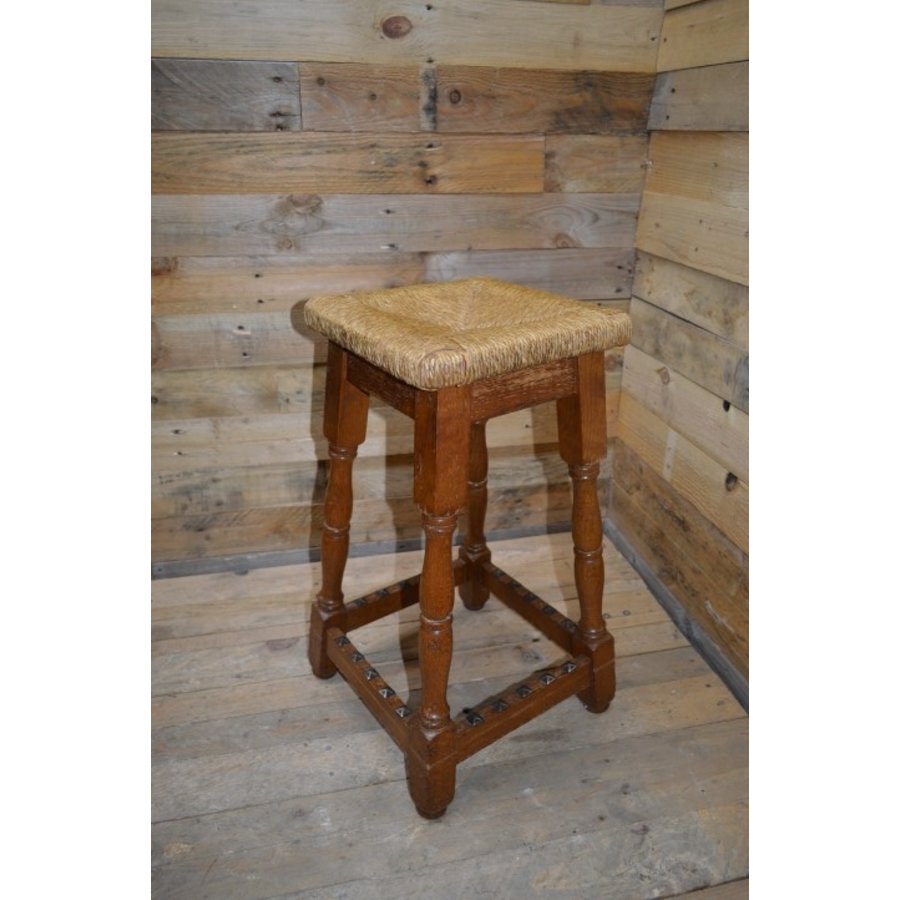 Vintage houten kruk met biezen mat-1