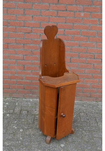 Antieke kinderstoel 
