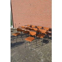 thumb-Set van 10 stapelbare vintage armstoelen-1