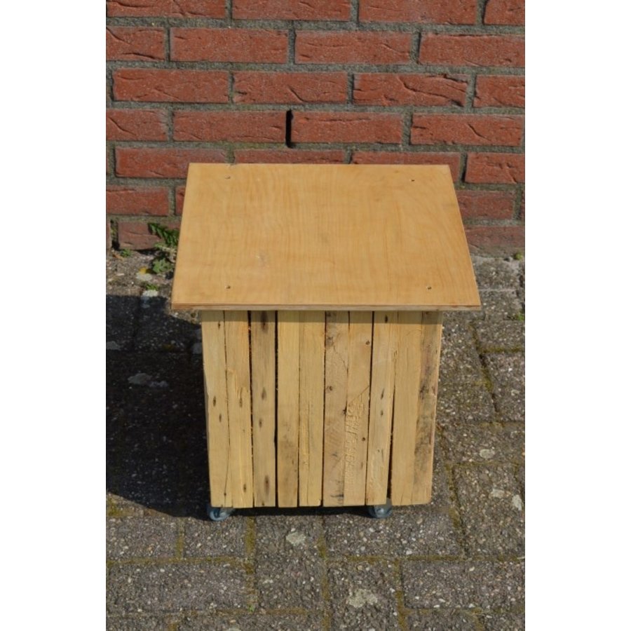 Massief houten blok bijzettafeltje op wieltjes-3