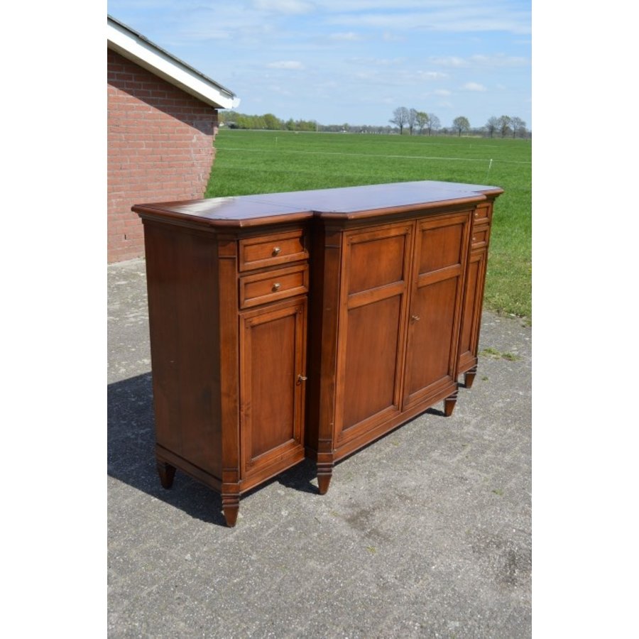 mezelf naaimachine kennis Dressoir │ Klassieke look │ Donker hout │ Tweedehands │ Loodsvol.com -  Loodsvol.com