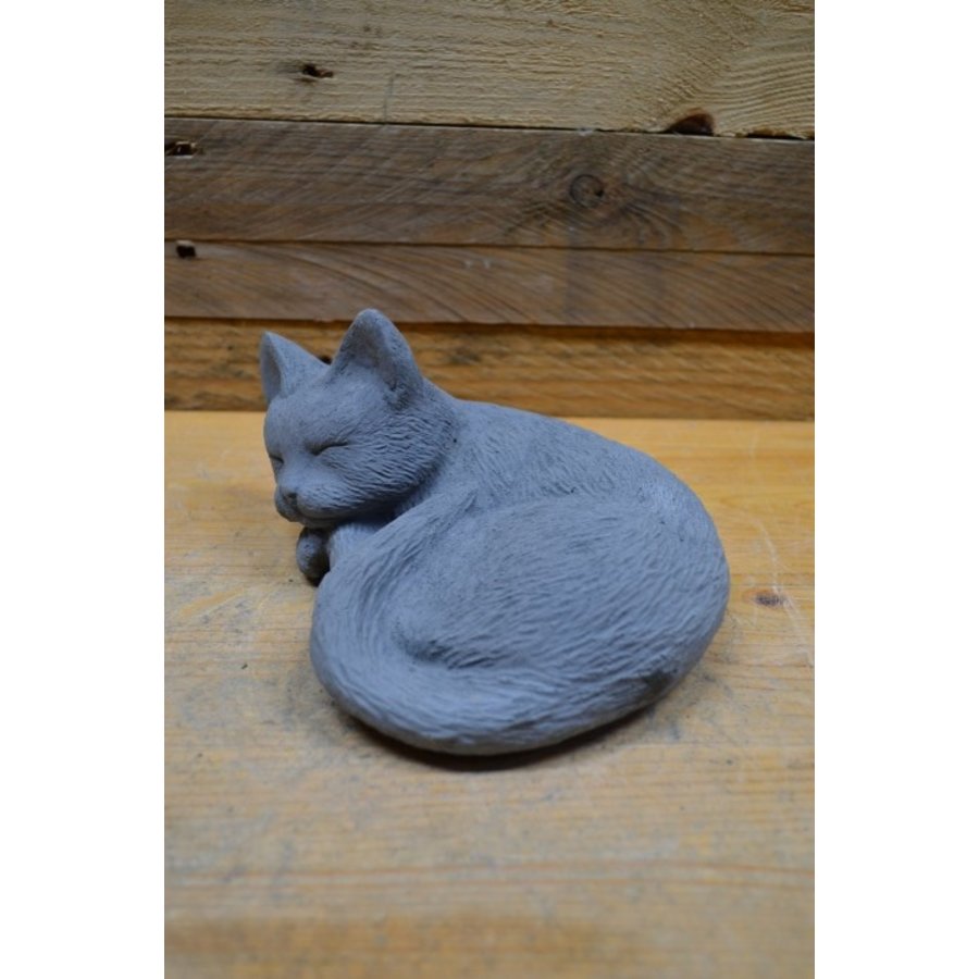 Schattige slapende kat van beton – compact beeld voor binnen of tuin-2