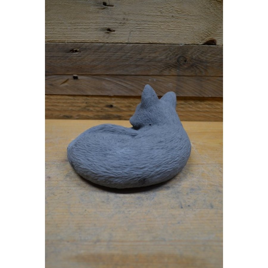 Schattige slapende kat van beton – compact beeld voor binnen of tuin-3