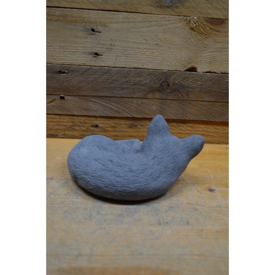 Schattige slapende kat van beton – compact beeld voor binnen of tuin-4