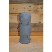 thumb-Biddende Shaolin monnik van beton – vrolijk tuinbeeld voor binnen en buiten-3