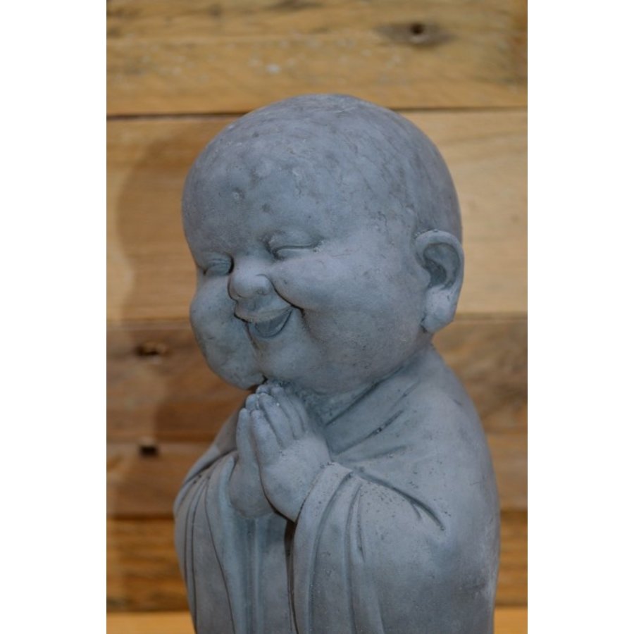 Biddende Shaolin monnik van beton – vrolijk tuinbeeld voor binnen en buiten-5