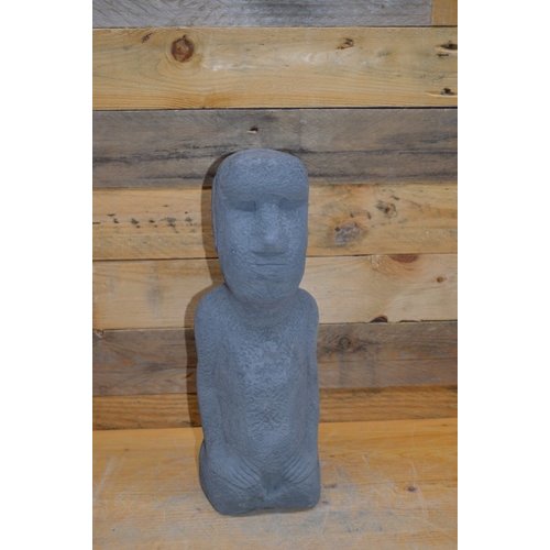 Betonnen beeld Paaseiland vrouw abstract 