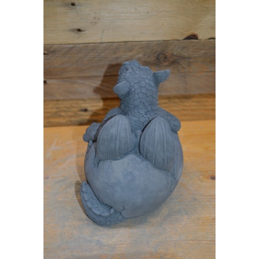 Schattige baby draak van beton – gedetailleerd beeld voor tuin en interieur-3