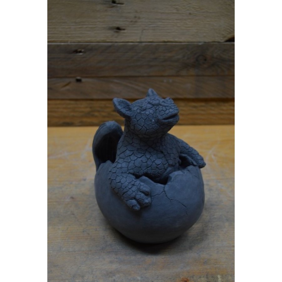 Schattige baby draak van beton – gedetailleerd beeld voor tuin en interieur-5