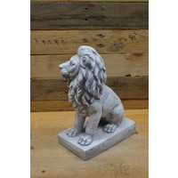 thumb-Zittende betonnen leeuw die naar rechts kijkt – natuurgetrouw mini tuinbeeld-2