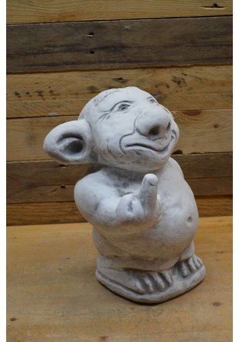 Betonnen beeld trol middelvinger 