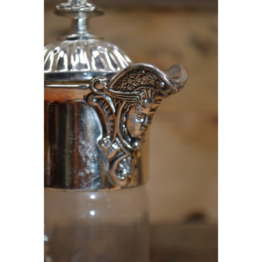 Glazen schenkkan met metaal-5