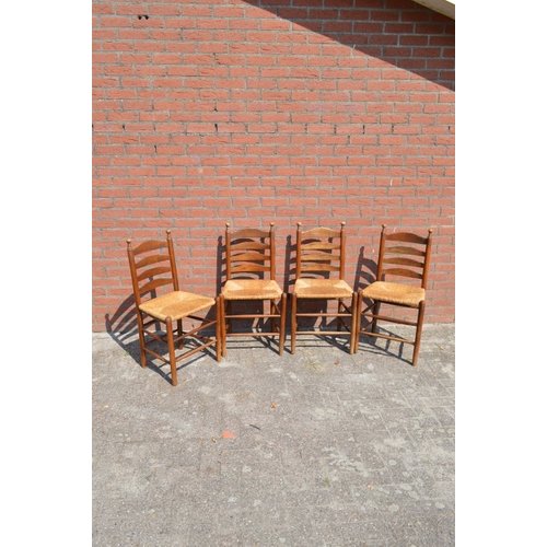 4 oud eiken knopstoelen 