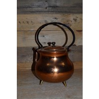 thumb-Oude koperen ketel op pootjes met smeedijzeren handgreep – Theeketel decoratie-3