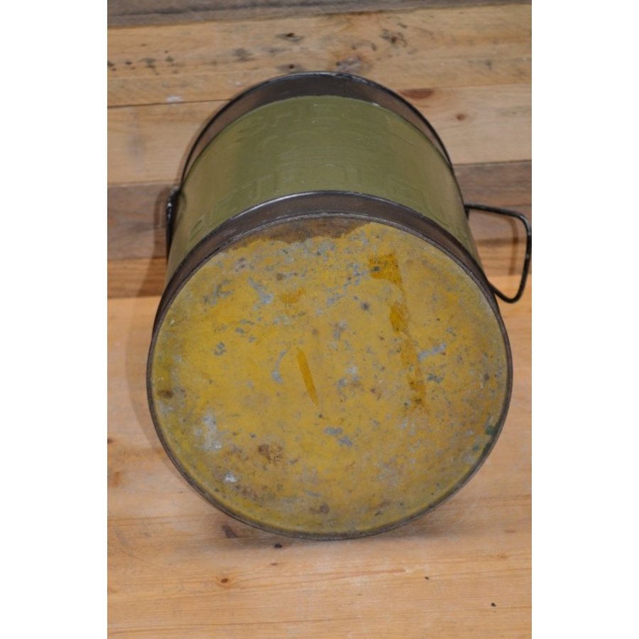 Oude Shell petroleum tank met landschapschildering-6