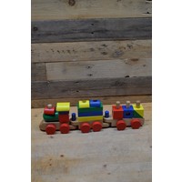 thumb-Houten trein met twee wagons gekleurd-1