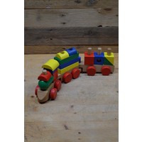 thumb-Houten trein met twee wagons gekleurd-2