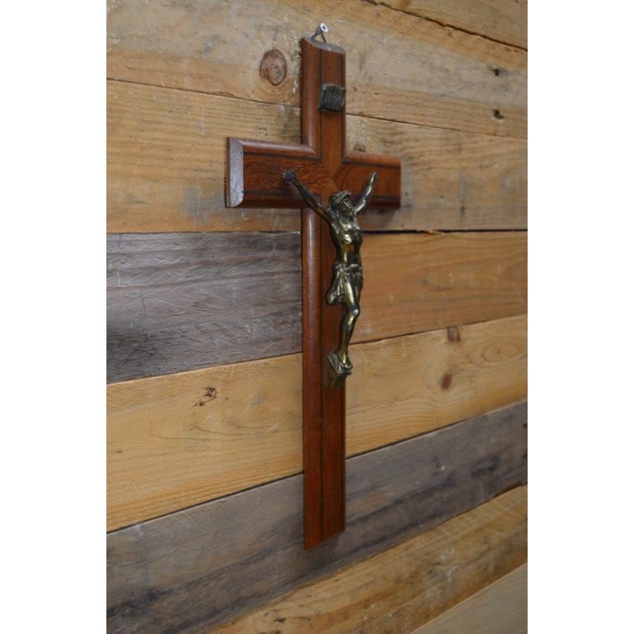 Donker houten kruis met Jezusbeeld van messing – wanddecoratie klassiek-4