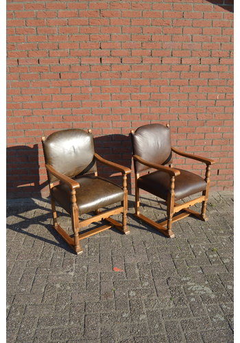 Eiken armstoelen met leer 