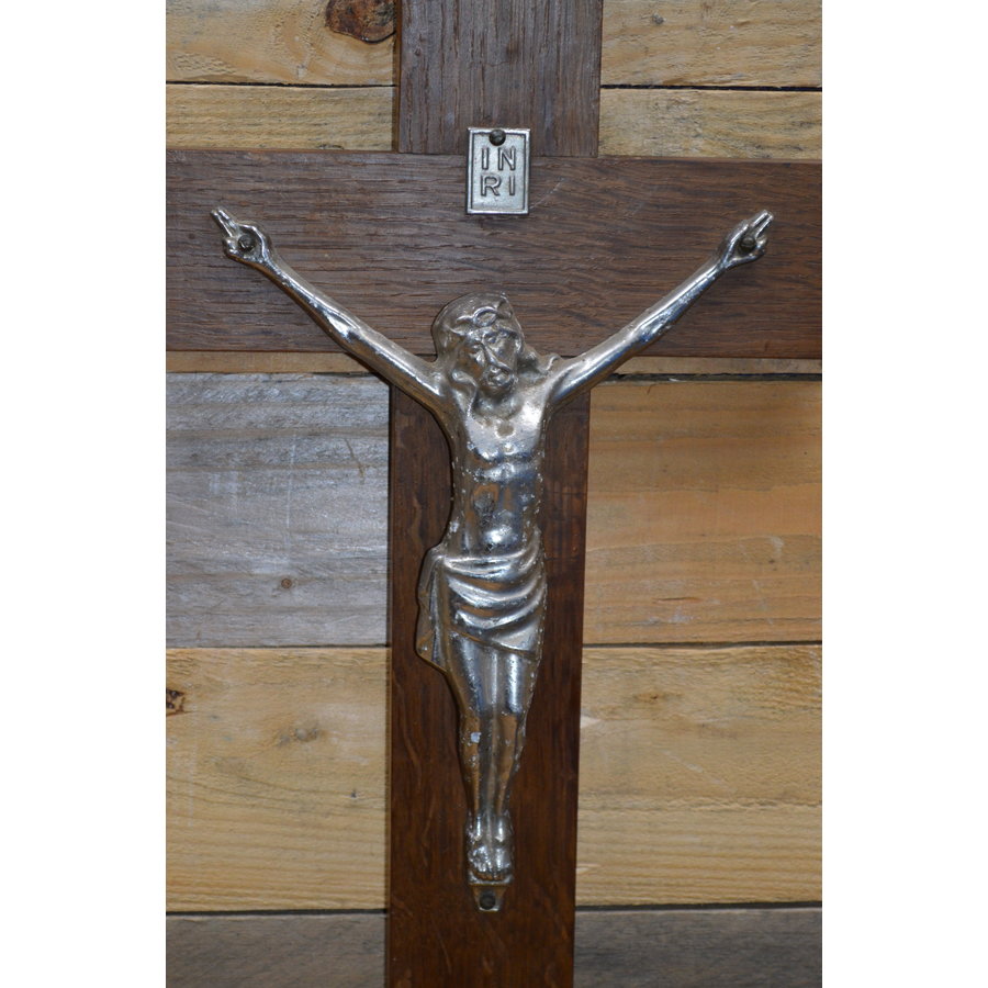 Eikenhouten kruis met aluminium Jezusbeeld – klassiek wandkruis voor in huis-2